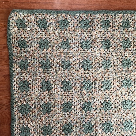 Granny Square Throw Baby Afghan - Picture 4 of 8